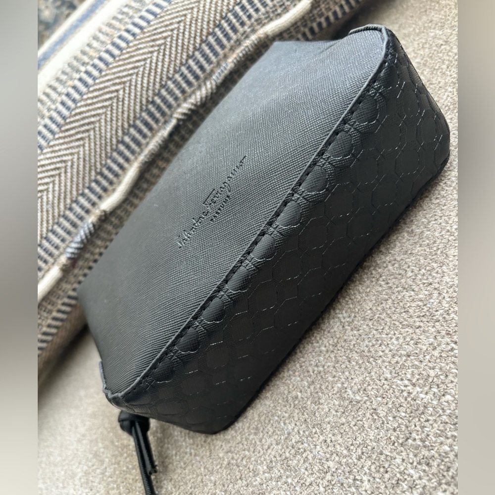 ✨SALVATORE FERRAGAMO Parfums EVA AIR Accessories, Toiletries,Clutch Bag UNISEX